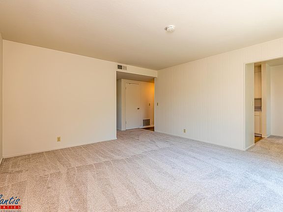 4th image of 984 Ponderosa Ave APT D