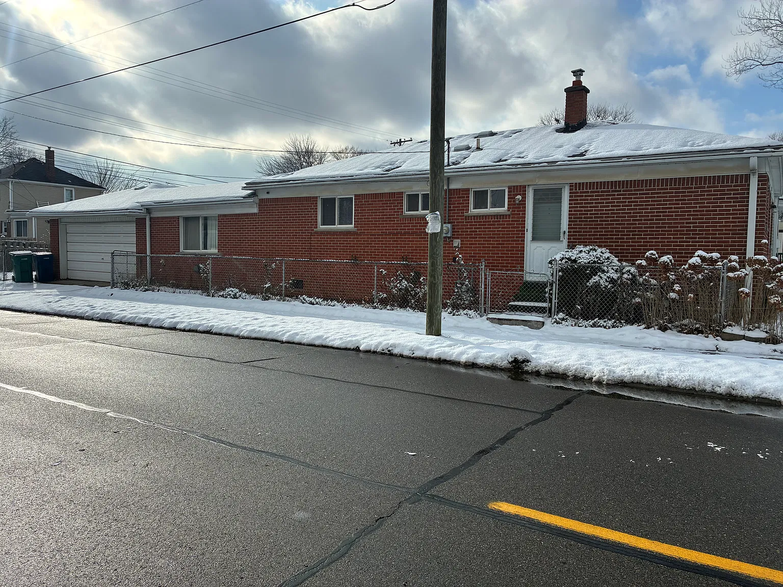 4 bed, 880 sqft, $1,500 — Photo 3