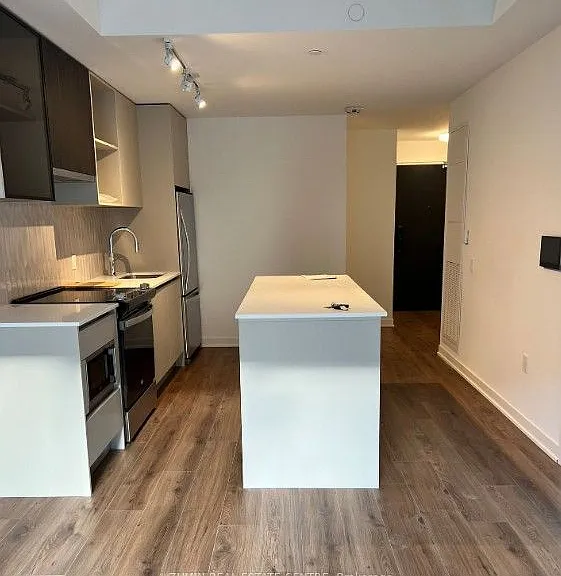 395 Dundas St W #619 — Photo 9