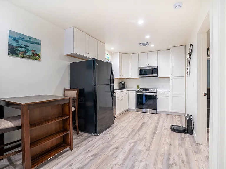 181 Parnassus Cir — Photo 20