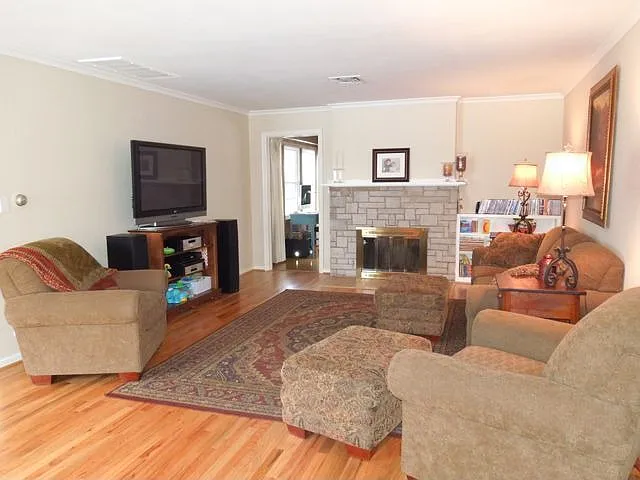 414 W Stratford Dr photo 1