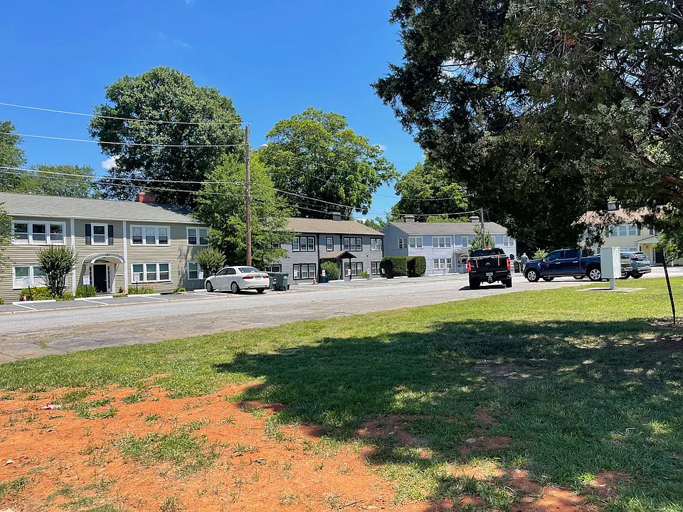 Colonial Cir