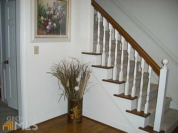 3rd image of 4140 Country Manor Ct NE