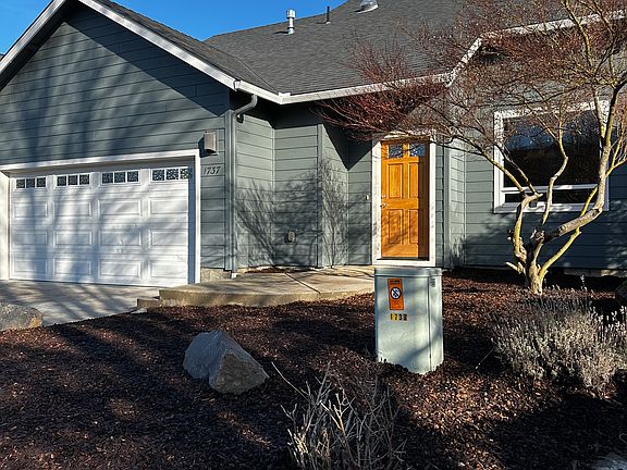 2nd image of 1737 Sandstone Dr