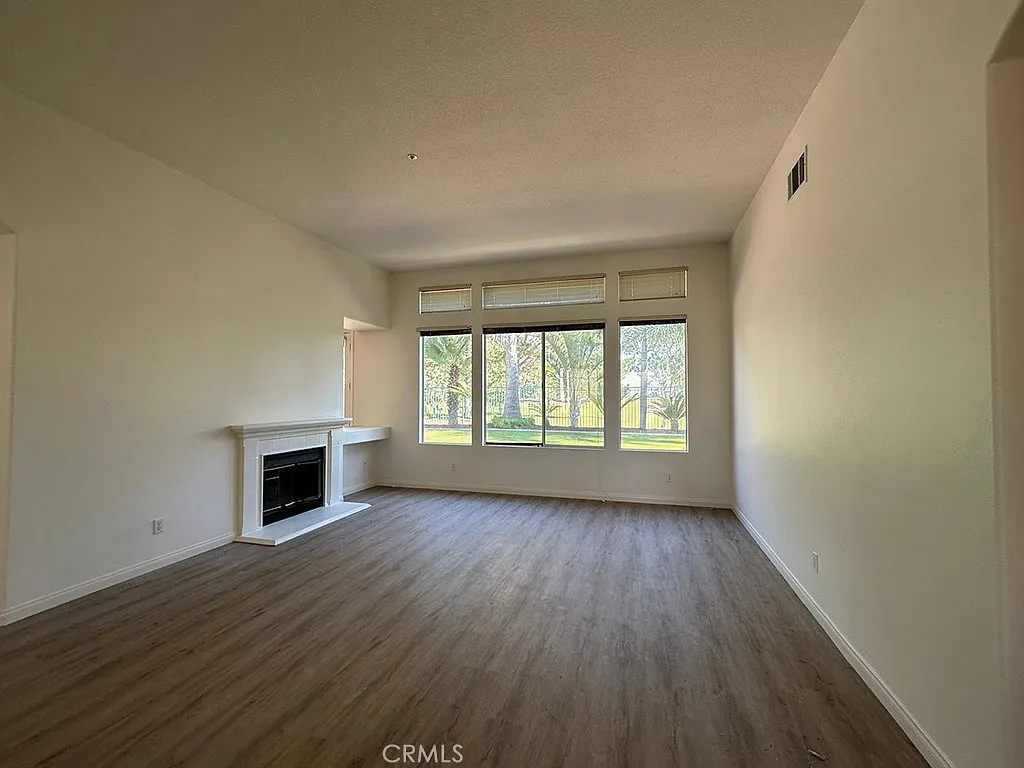 3 bed, 2.5 bath, 2476 sqft, $5,250 — Photo 3