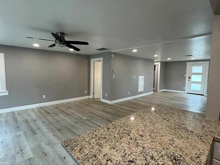 5311 W 11th St S — Photo 4