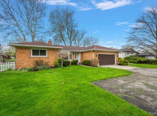 25651 S River Rd, Harrison Township, MI 48045