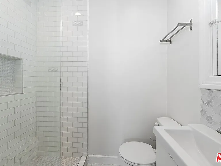 1150 S Tremaine Ave — Photo 15