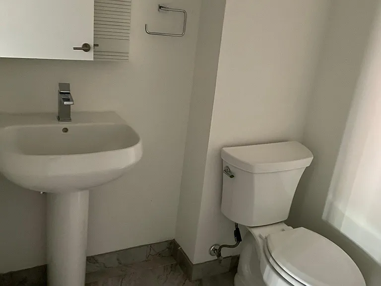 844 N American St — Photo 15