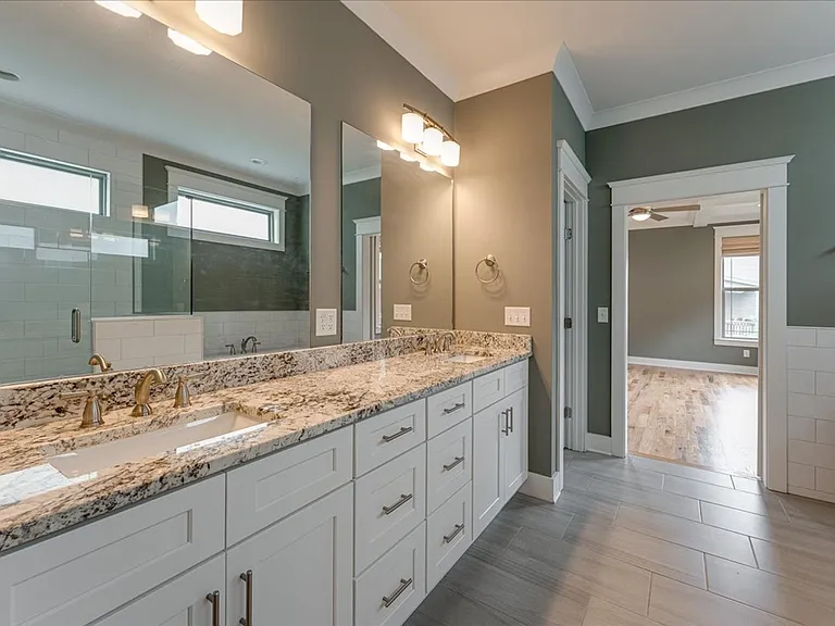 2318 Large Oak Dr — Photo 17