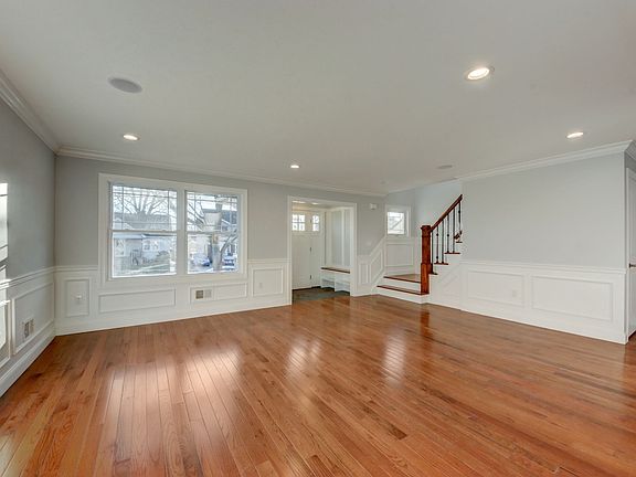 3rd image of 7-01 6th St