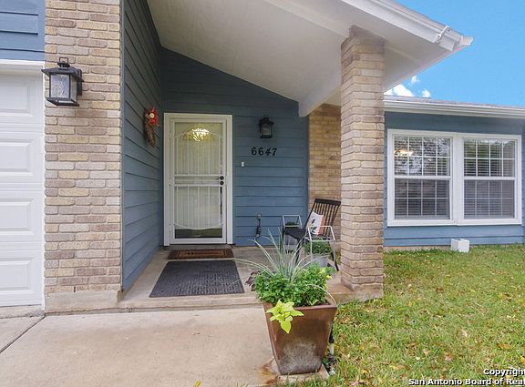 3rd image of 6647 Country Field Dr