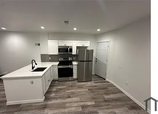4 bed, 1080 sqft, $2,500 — Photo 4