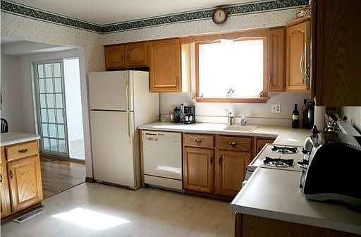 4th image of 1526 Kuehnle Ave