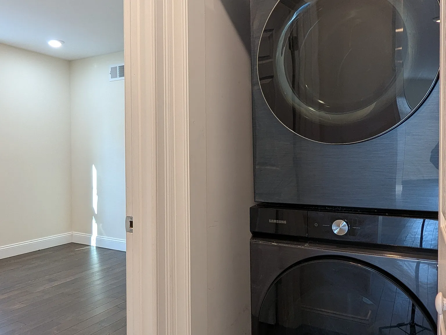 5 bed, 2000 sqft, $5,250 — Photo 4