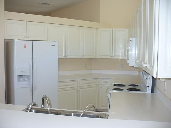 2nd image of 1645 Victoria Cir