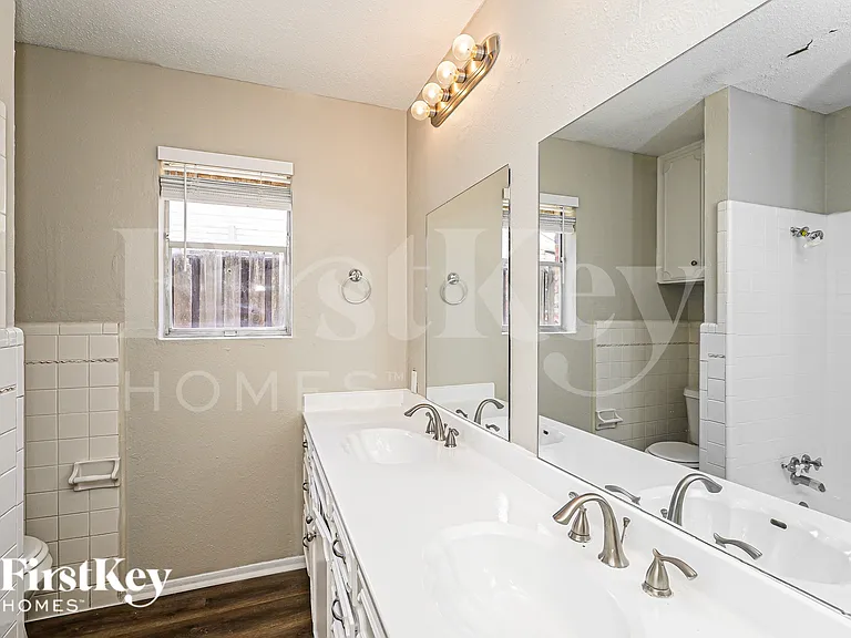 1424 Wreyhill Dr — Photo 14