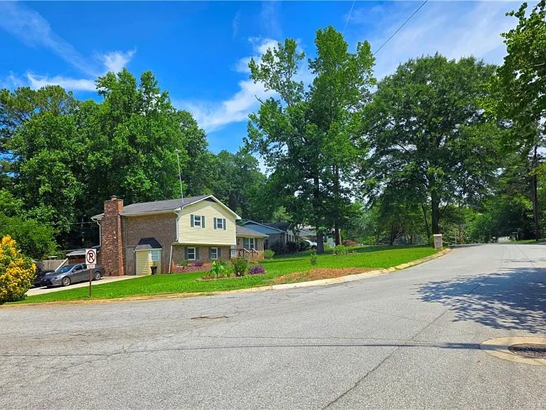 6684 Londonderry Dr — Photo 37