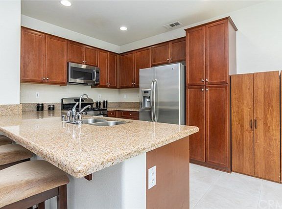 4th image of 27435 Larabee Ln #3