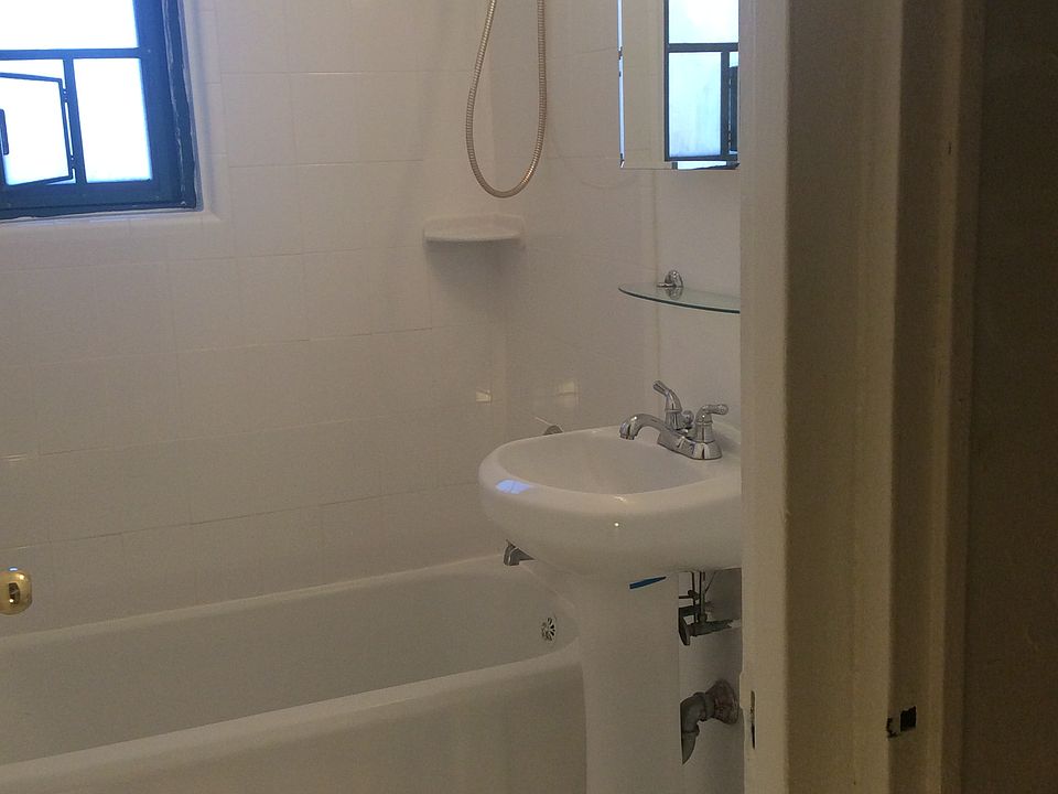 2nd image of 1686 Metropolitan Ave #000