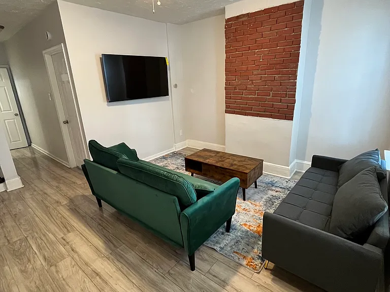 2048 N Darien St — Photo 6