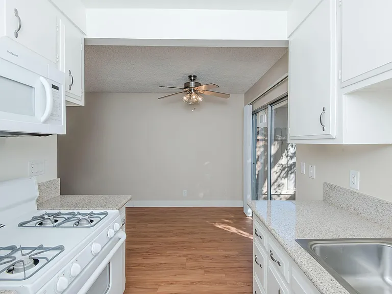 Ventura Beach Resort Luxury Apartments — Photo 19