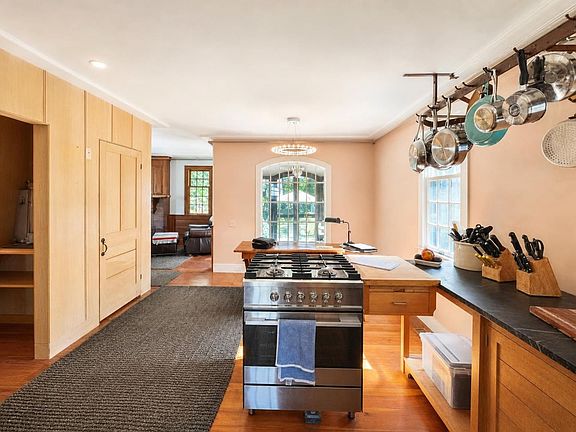 3rd image of 92 Patterson Ln