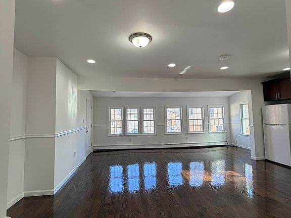 5th image of 2945 Wickham Ave
