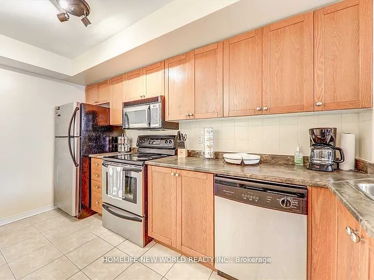 35 Strangford Ln #204 — Photo 5