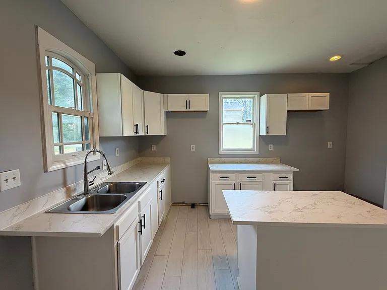 2801 Columbia Ave — Photo 9