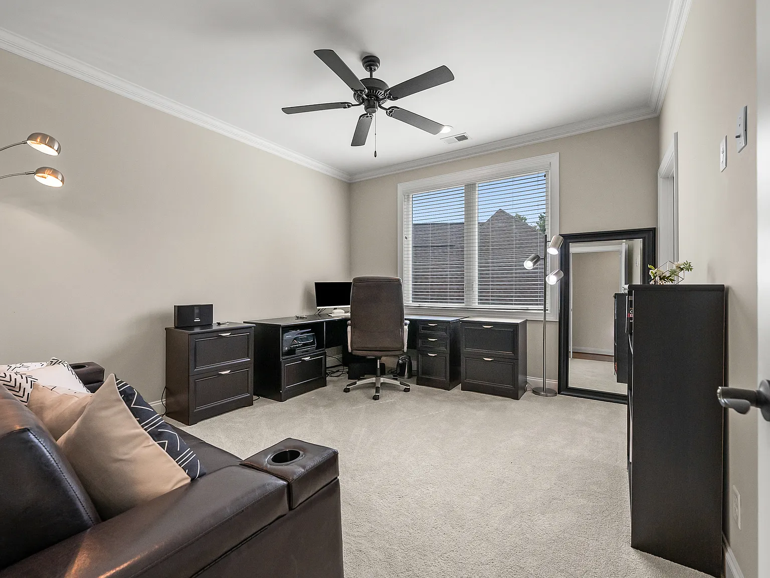 4 bed, 3542 sqft, $5,800 — Photo 3