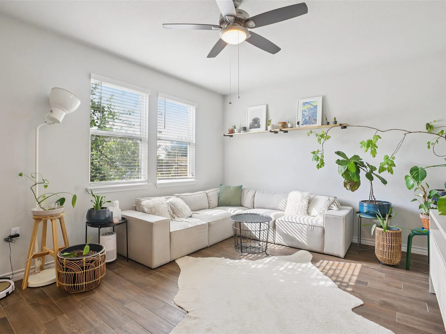 4 bed, 3.0 bath, 2174 sqft, $3,000 — Photo 2