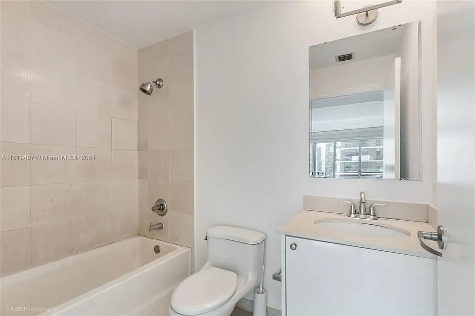 1 bed, 1.5 bath, 780 sqft, $3,100 — Photo 2