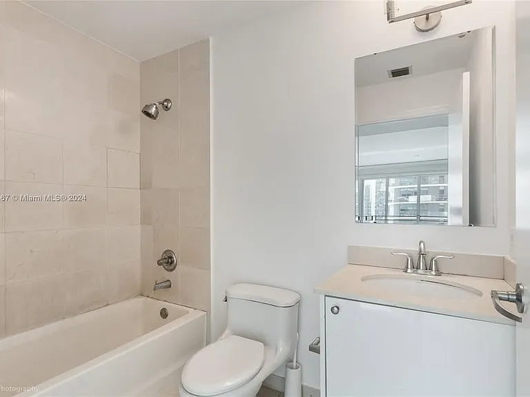 60 SW 13th St #1304 — Photo 2
