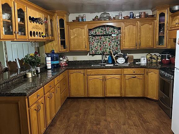 4th image of 24782 Katherine Dr