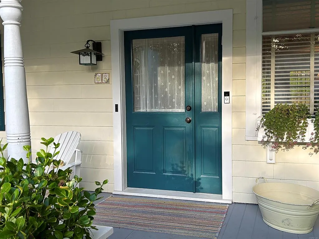 4 bed, 1.5 bath, 1494 sqft, $5,900 — Photo 3