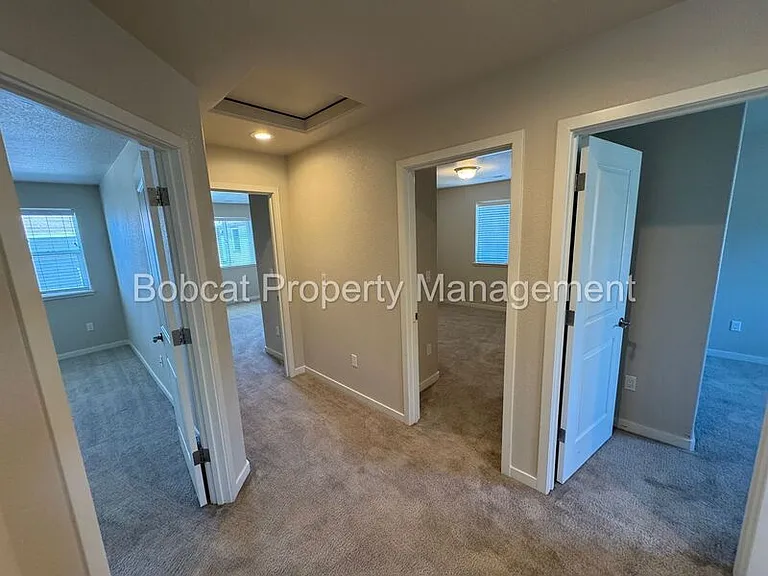 914 Garden Ct — Photo 18