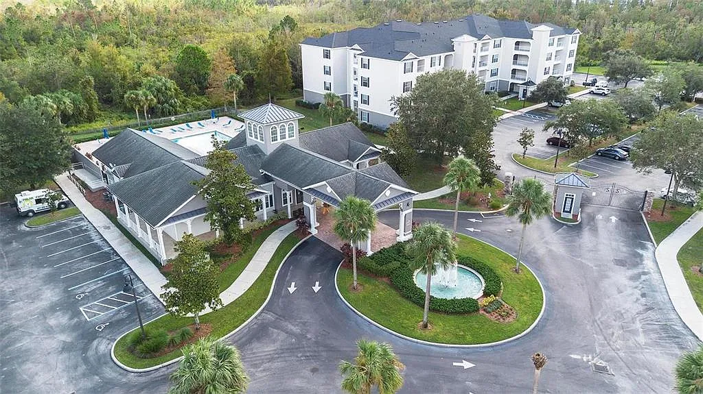 3 bed, 2.0 bath, 1269 sqft, $2,200 — Photo 3
