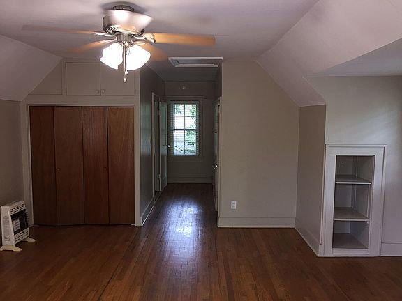 3rd image of 817 W Brooks St