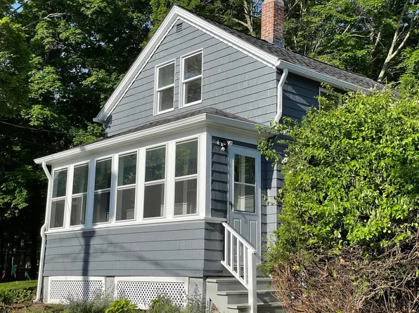 7 Commercial St, Cranston, RI 02905