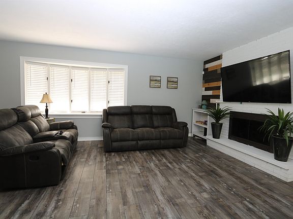 5th image of 18265 Amberly Ln
