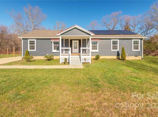 26 Jake Rd, Clyde, NC 28721