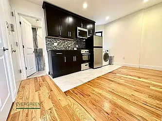 24 Rogers Avenue, #4L