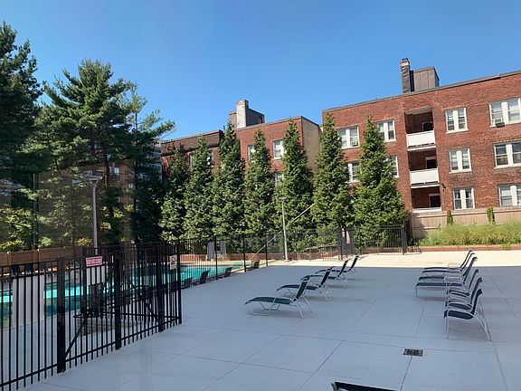 3rd image of 58 Longwood Ave #710