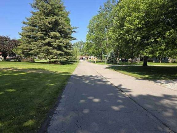 Exterior Neighborhood (street photo)
