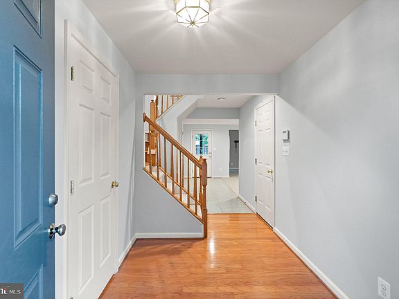 3rd image of 8124 Horseshoe Cottage Cir