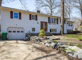 6 Marshall Ave, Warwick, RI 02886