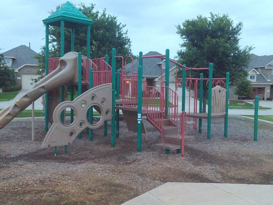 1st image of 713 Hutchins Dr