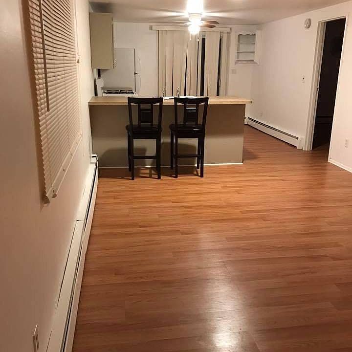 1st image of 17 Hollywood Dr