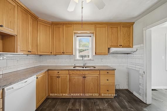 1st image of 1527 Killarney Beach Rd